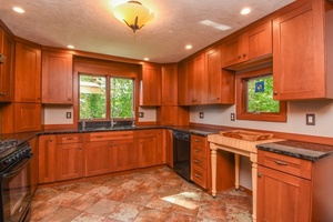 photo 1 of 9 Aspen Rd, Littleton, MA 01460