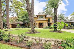 photo 1 of 8880 Chatsworth Dr, Houston, TX 77024