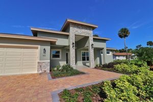 photo 1 of 914 S Riverside Dr, Edgewater, FL 32132