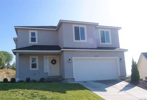 photo 1 of 1302 N Countryview Ct, Sunnyside, WA 98944