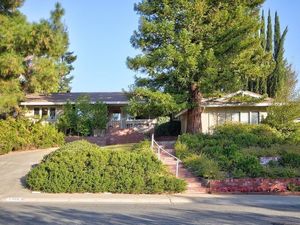 photo 1 of 7725 Palmyra Dr, Fair Oaks, CA 95628
