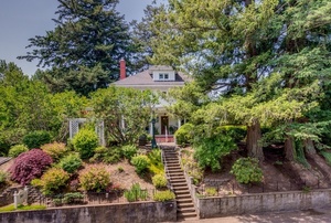photo 1 of 2611 S Troutdale Rd, Troutdale, OR 97060