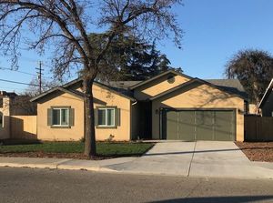 photo 1 of 2108 E Myrtle Ct, Visalia, CA 93292