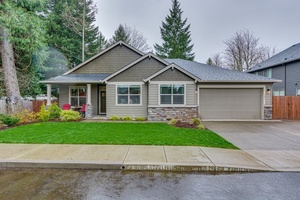photo 1 of 1671 NE Heaven St, Estacada, OR 97023