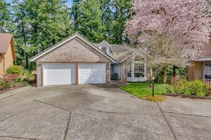 photo 1 of 7670 Ridgewood Dr, Gladstone, OR 97027
