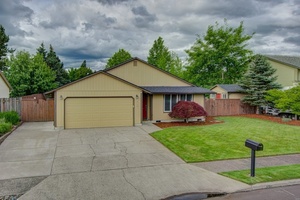 photo 1 of 723 SE 18th St, Troutdale, OR 97060