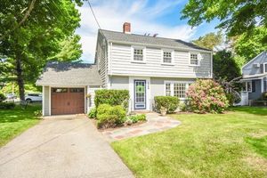 photo 1 of 43 Nathaniel Rd, Winchester, MA 01890