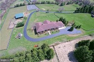 photo 1 of 39520 Charles Town Pike, Hamilton, VA 20158