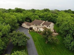 photo 1 of 149 Dundee Rd, Barrington Hills, IL 60010