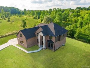photo 1 of 5395 N Golden Gate Blvd, Grand Blanc, MI 48439