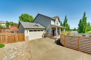 photo 1 of 2327 Maplewood Dr S, Salem, OR 97306
