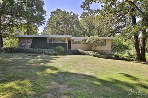 photo 1 of 427 Maplewood Dr, Barrington, IL 60010