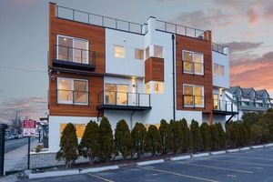 photo 1 of 590 Shirley St Unit 2, Winthrop, MA 02152