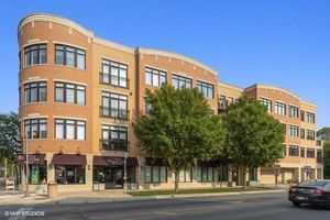 photo 1 of 106 S Ridgeland Ave Apt 315, Oak Park, IL 60302