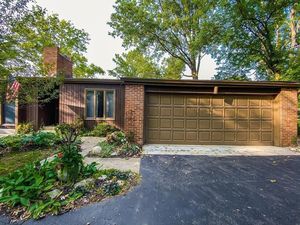 photo 1 of 162 Glen Cir, Worthington, OH 43085