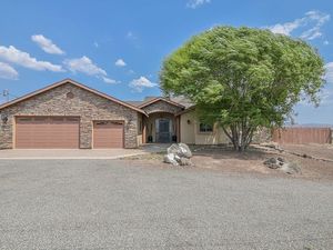 photo 1 of 22305 N Malapai Ridge Rd, Paulden, AZ 86334