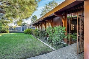 photo 1 of 7756 Palmyra Dr, Fair Oaks, CA 95628