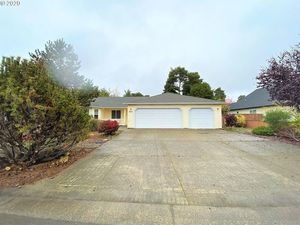 photo 1 of 2421 16th St, Florence, OR 97439