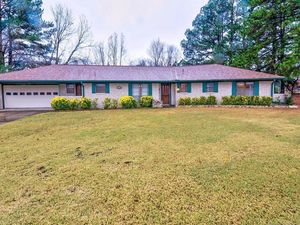 photo 1 of 910 Cardinal Ln, Okmulgee, OK 74447