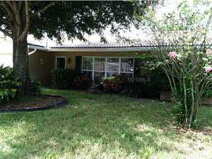 photo 1 of 1878 Paradise Ln, Clearwater FL 33756