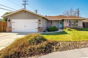photo 1 of 5251 Heritage Dr, Carmichael, CA 95608