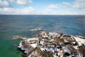 photo 1 of 39 Littles Point Rd, Swampscott, MA 01907