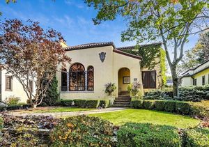 photo 1 of 421 S Mitchell Ave, Elmhurst, IL 60126