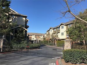 photo 1 of 325 Chelan Pl NE UNIT D-2, Renton, WA 98059