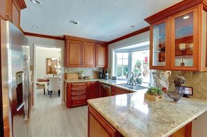 photo 1 of 731 W 9th St, Gilroy, CA 95020