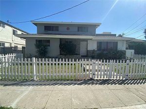 photo 1 of 4450 W 117th St, Hawthorne, CA 90250