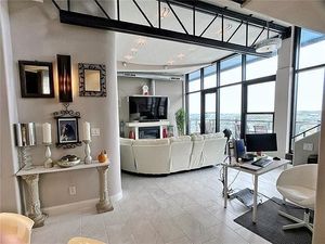 photo 1 of 700 E 8th St PENTHOUSE 5, Kansas City, MO 64106