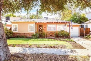 photo 1 of 1124 N Orchard Dr, Burbank, CA 91506