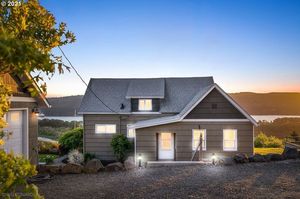 photo 1 of 315 W Kingsbury Rd, Kelso, WA 98626