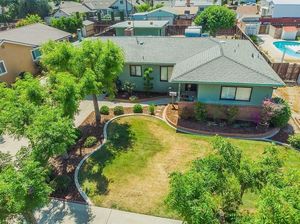 photo 1 of 655 N Eaton Ave, Dinuba, CA 93618