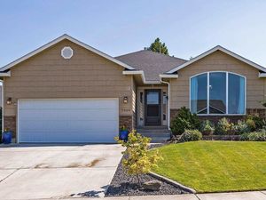 photo 1 of 7909 S Parway Ln, Cheney, WA 99004