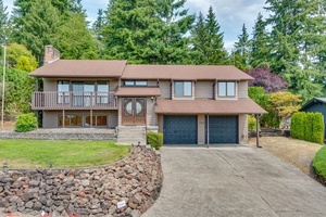 photo 1 of 104 Carolyn Dr, Kelso, WA 98626