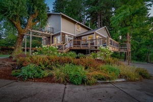 photo 1 of 10605 SW Hazelbrook Rd, Tualatin, OR 97062