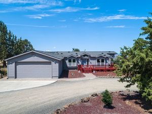 photo 1 of 500 SW Elk Dr, Madras, OR 97741