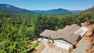 photo 1 of 1718 Wetherbee Dr, Grants Pass, OR 97527
