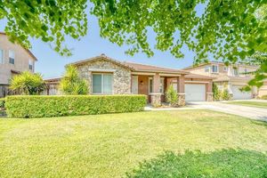 photo 1 of 847 Rosewood Ave, Sanger, CA 93657