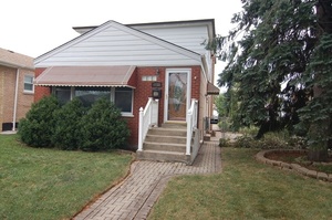 photo 1 of 4733 S Laramie Ave, Chicago, IL 60638