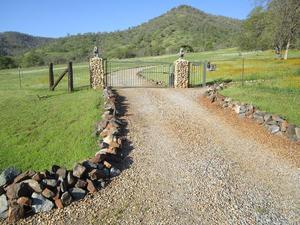 photo 1 of 7001 Palomino Dr, Sanger, CA 93657