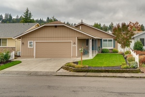 photo 1 of 3349 Oakcrest Dr NW, Salem, OR 97304 
