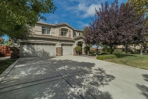 photo 1 of 9130 Hunters Creek Way, Chowchilla, CA 93610