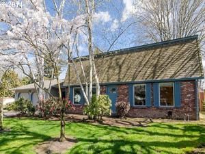 photo 1 of 1160 Oak Dr, Junction City OR 97448