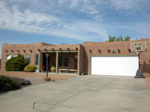 photo 1 of 201 Colorado Mountain Rd NE, Rio Rancho NM 87124