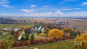 photo 1 of 2723 Kings Way Dr, Homedale, ID 83628
