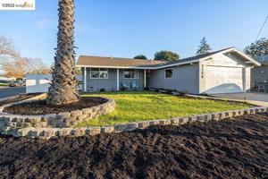 photo 1 of 3596 Falcon Dr, Concord, CA 94520