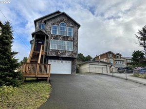 photo 1 of 312 SE INLET AVE, Lincoln City, OR 97367