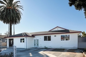 photo 1 of 818 Bell St, East Palo Alto, CA 94303